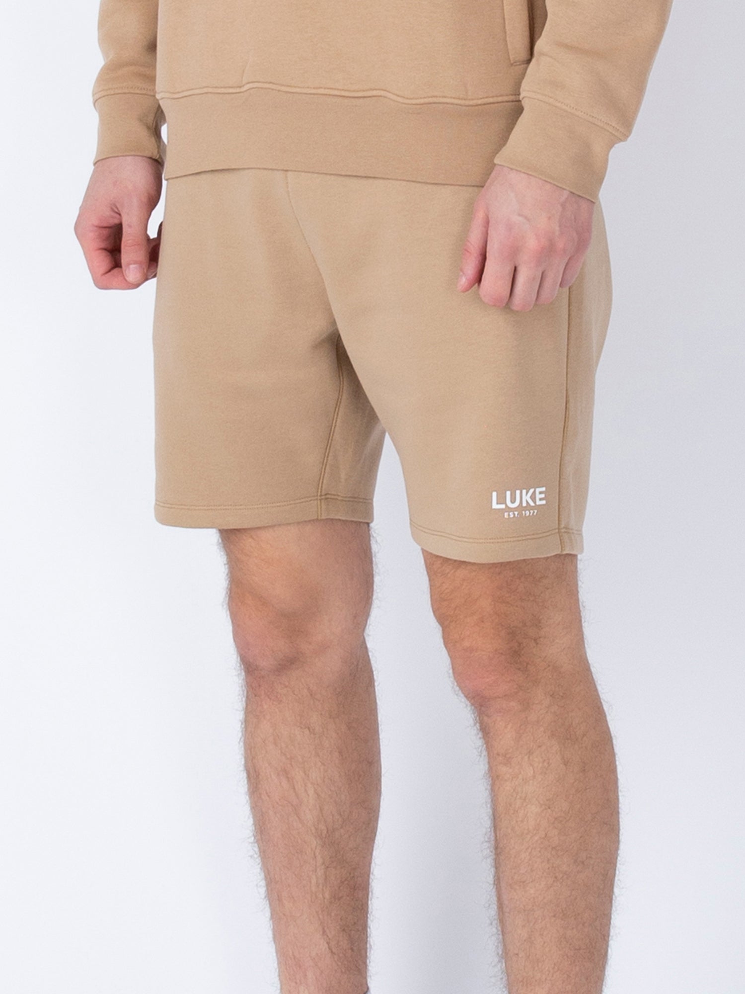 Fear of god 1977 outlets essentials shorts